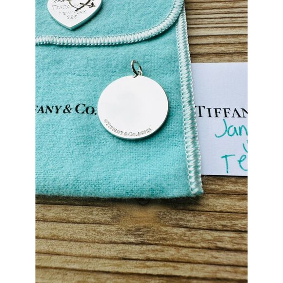 Tiffany & Co. LARGE Love Bug Charm Pendant in Silver - Picture 2 of 2